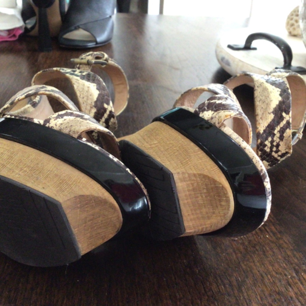 Pelle Moda faux snake skin heels. Size 8.5 M - Picture 5 of 9